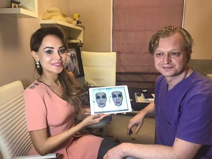 Калашникова обсуждает с хирургом свою внешность Калашникова обсуждает с хирургом свою внешность