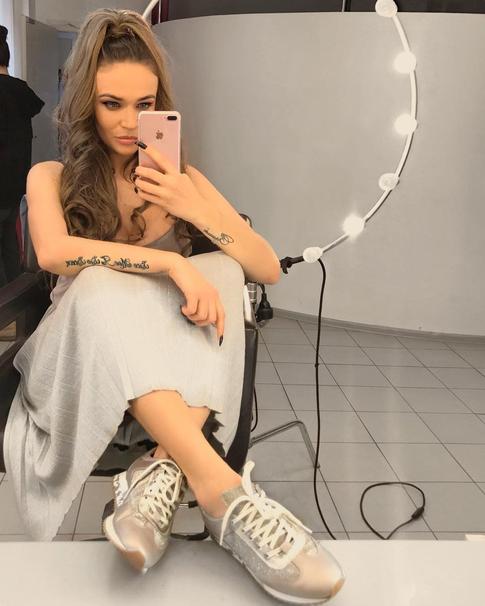 Водонаева показала бриллиант в зубе