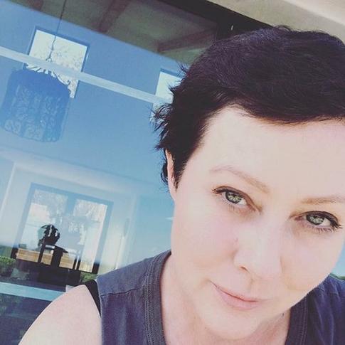 Актриса Шэннен Доэрти сообщила, что почти победила рак