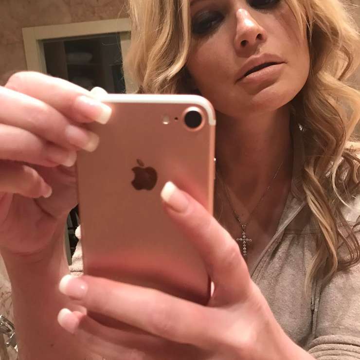 Дана Борисова добровольно отдала свой телефон