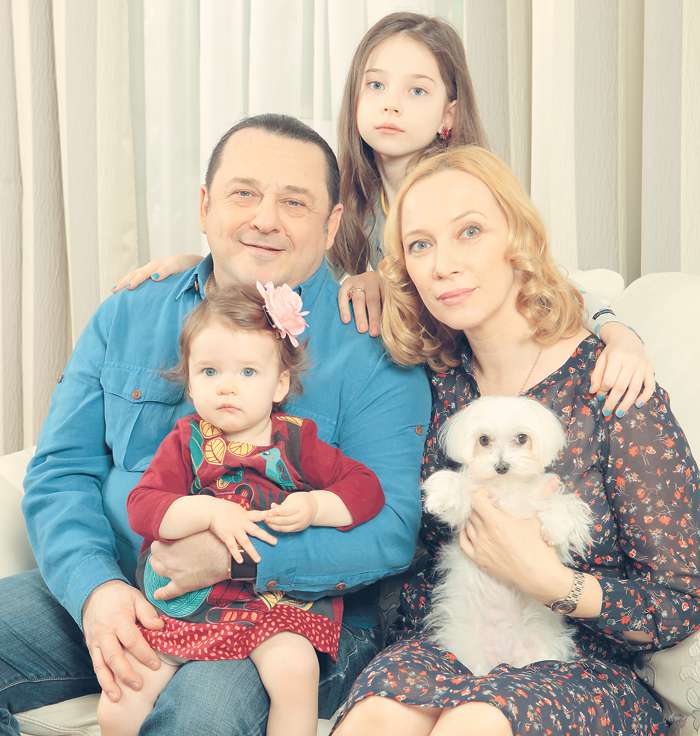 Игорь Саруханов с семьей