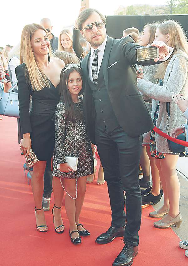 Александр Ревва с семьей