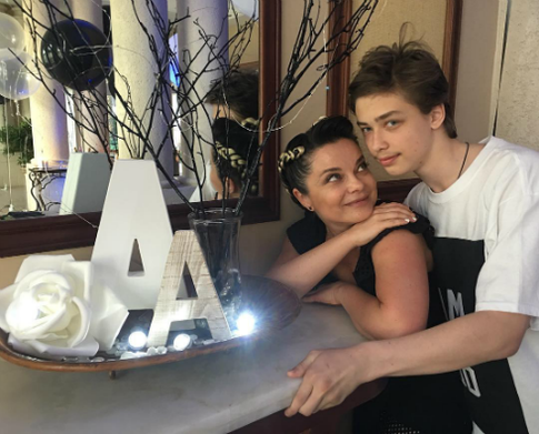 Сын Королевой готов поработать в сфере фастфуда