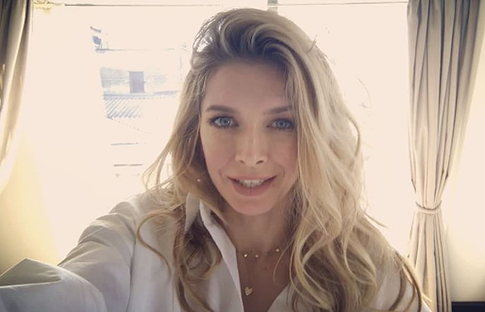 Брежнева рассталась с привычным образом