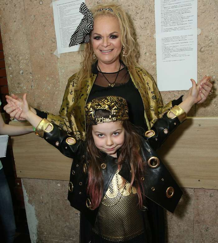 Лариса Долина с внучкой Александрой