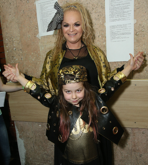 Лариса Долина: «В детстве я была такой же егозой, как моя внучка»