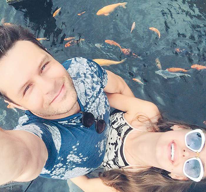 Евгений Пронин не любит рассказывать о личной жизни, но в Инстаграме артиста до сих пор висит интригующее фото с девушкой по имени Кристина Евгений Пронин не любит рассказывать о личной жизни, но в Инстаграме артиста до сих пор висит интригующее фото с девушкой по имени Кристина