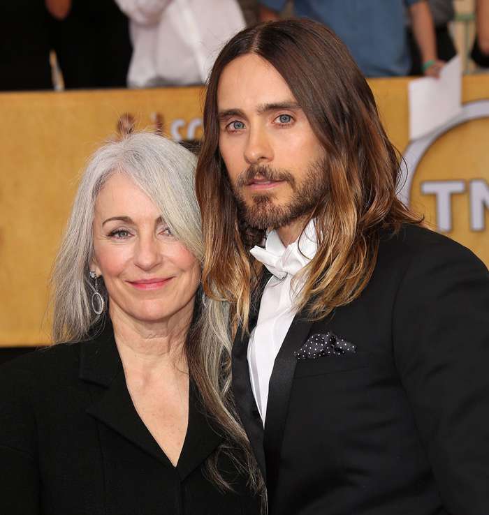 С матерью Джаред Лето был близок с самого детства. Женщина пережила два развода и воспитала двоих сыновей