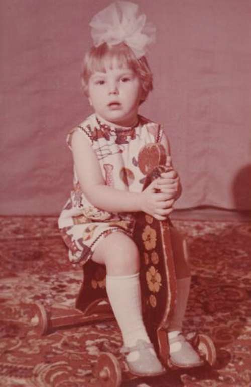 Юлия Артемова в детстве Юлия Артемова в детстве