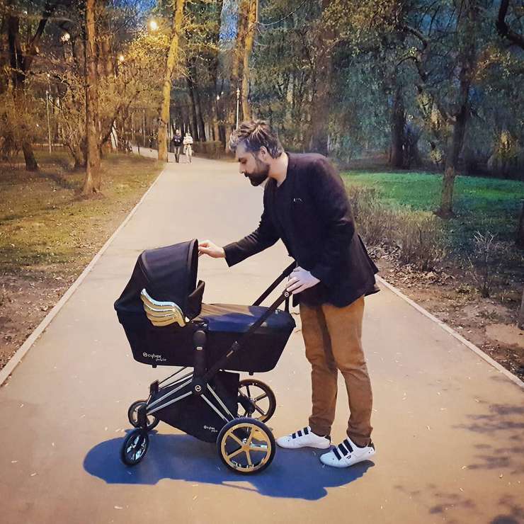 Исхаков с ребенком