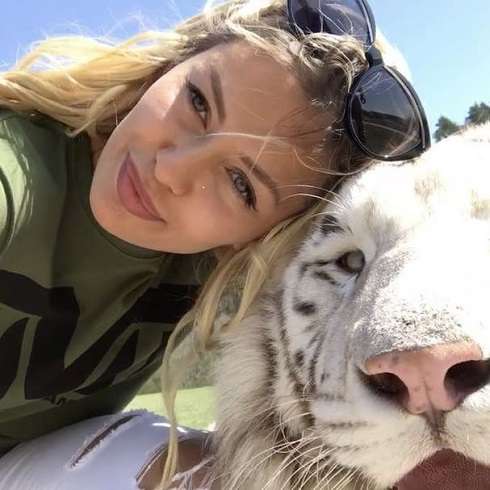 Виктория Боня и ее новый друг