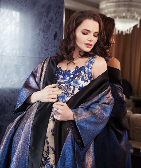 Платье, MaYa; кимоно, arut mscw; колье и кольцо Precious Temptations, все – chopard