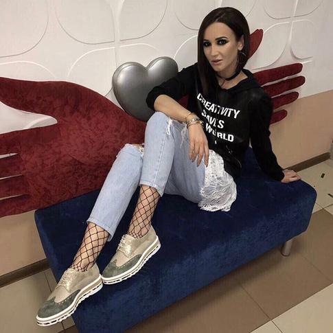 Бузова сфотографирова­лась с самым красивым человеком страны