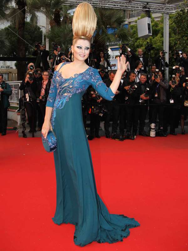 Лена Ленина уже удивляла собравшихся немыслимыми прическами