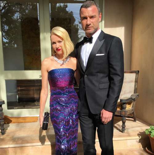 Я первая взрослая влюбленность у мужа. мы долгое время ходили мимо друг друга, просто не замечая, а однажды встретились и больше не расставались, - рассказывает Уоттс