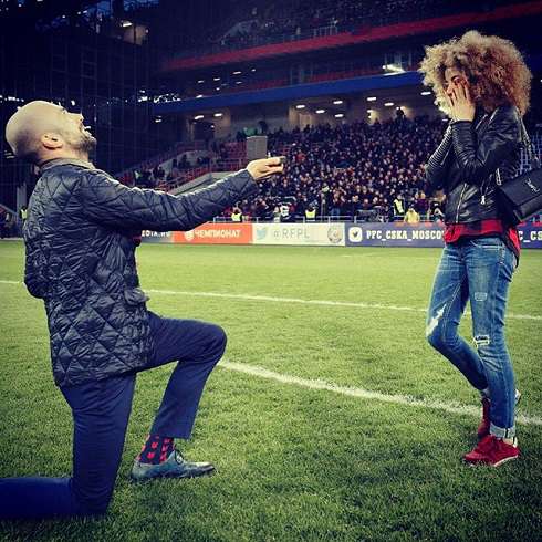 Помолвка состоялась с одобрения сотен болельщиков