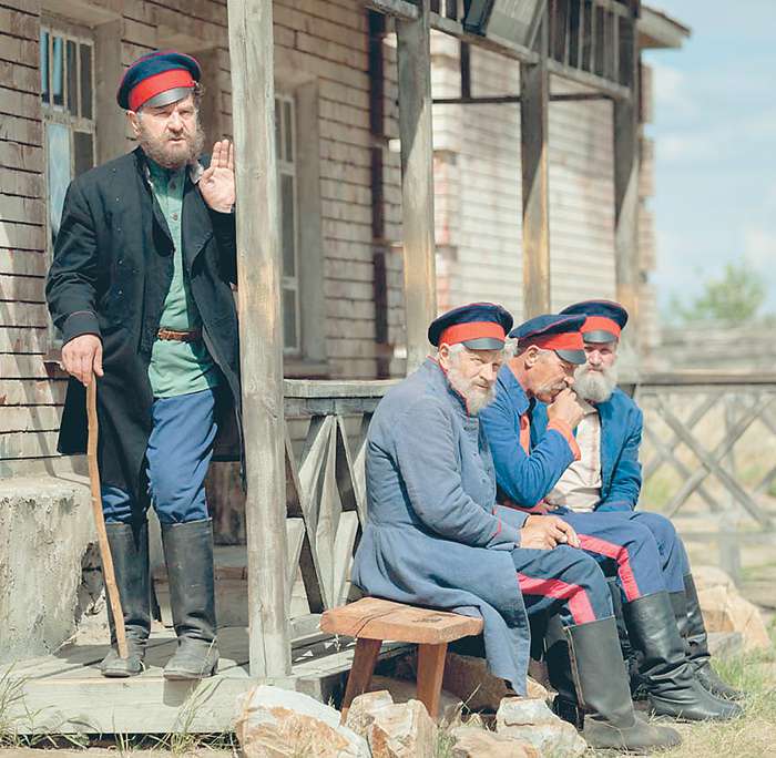 Старинный реквизит помогал артистам проникнуться духом того времени