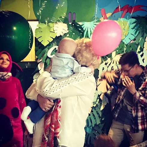 Платон с бабушкой Людмилой Нарусовой