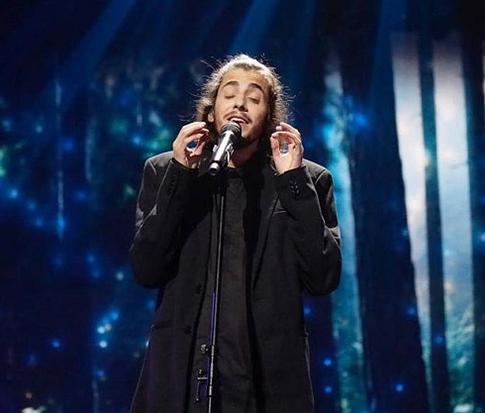 Конкурс «Евровидение−2017» выиграл молодой португальский певец Сальвадор Собраль