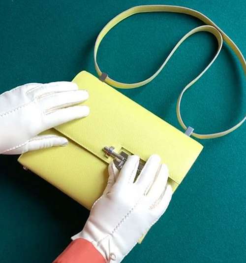 Сумка многое может рассказать о своей владелице