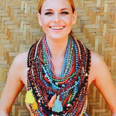 Фолловеры заподозрили, что актриса была на распродаже бус