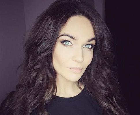 Алена Водонаева исполнила эротический танец с питоном на проекте «Дом−2»