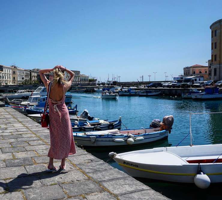 В городе Сиракузы можно покататься даже на яхте