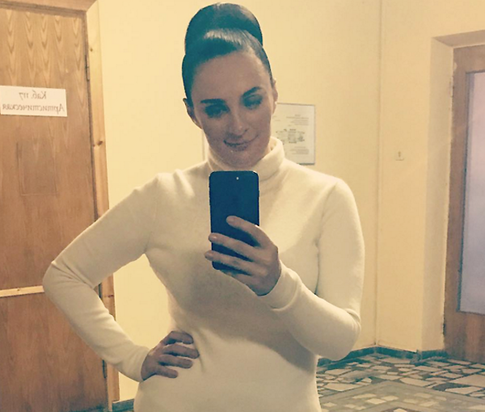 Ваенга пошутила над Пушкиным, а подписчики — над ее нарядом