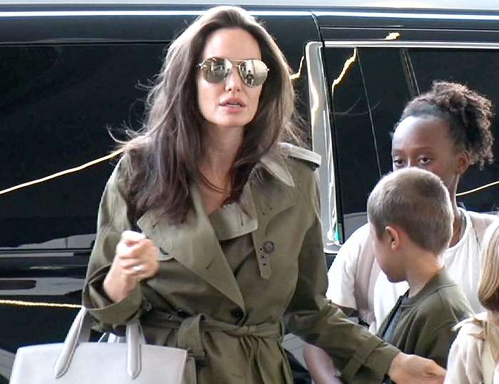 Анджелина Джоли с детьми