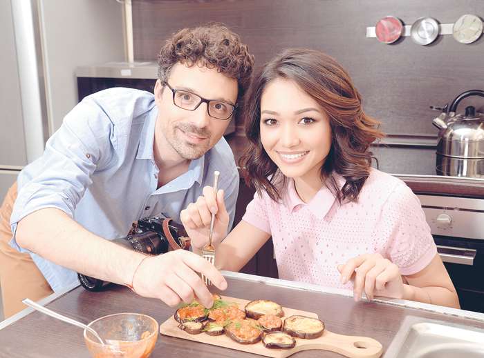 Дильбар Файзиева и ее молодой человек