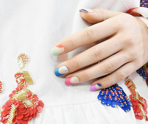 Делаем трендовый маникюр