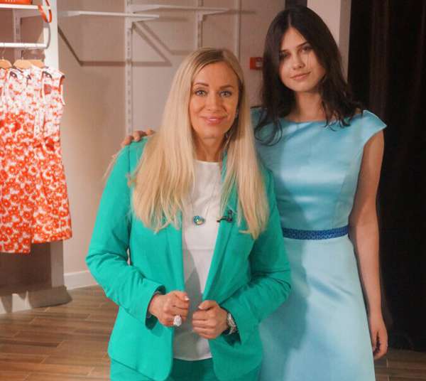 Наталия Гулькина помогла выбрать дочке наряд для выпускного
