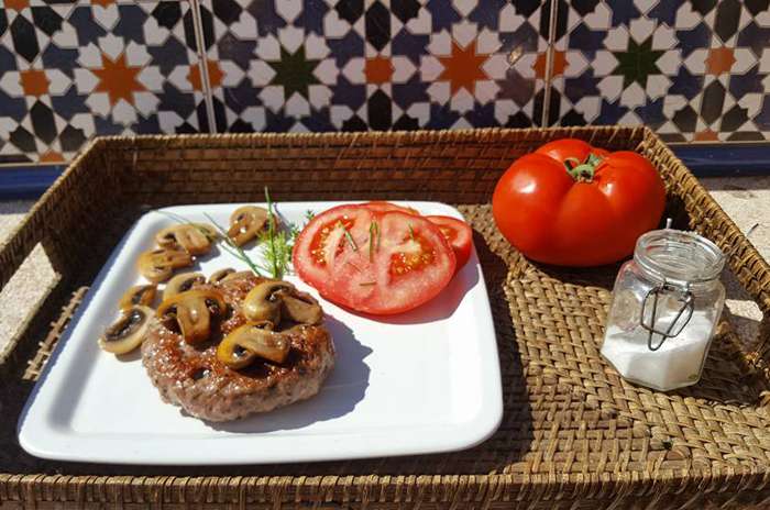 Бифштекс рубленый с грибами