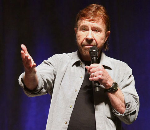 Фанаты растерялись при виде Чака Норриса