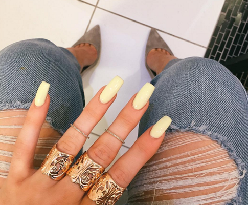 Квадратные ногти снова в моде