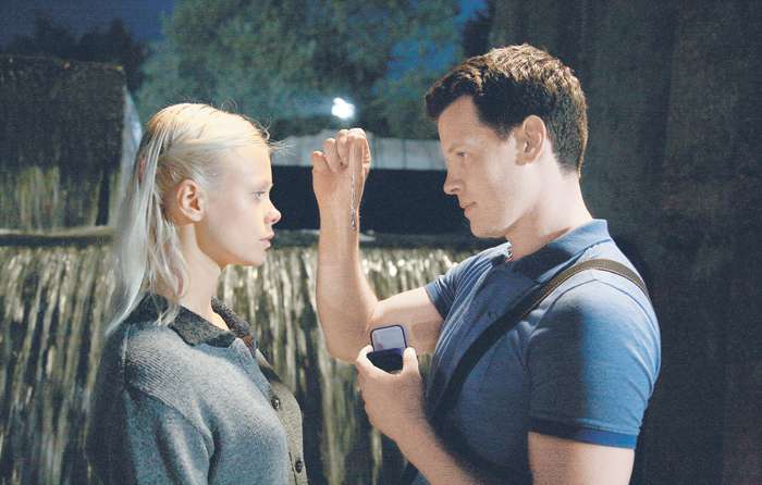 Возлюбленного героини Евгении Осиповой сыграл актер Илья Алексеев, главное амплуа которого — положительный персонаж