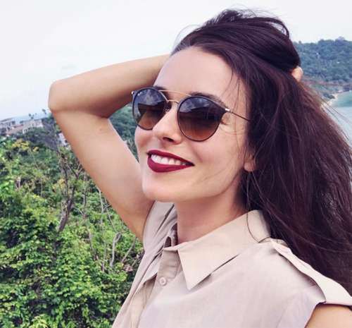 Ирена Понарошку выбрала сливовую помаду