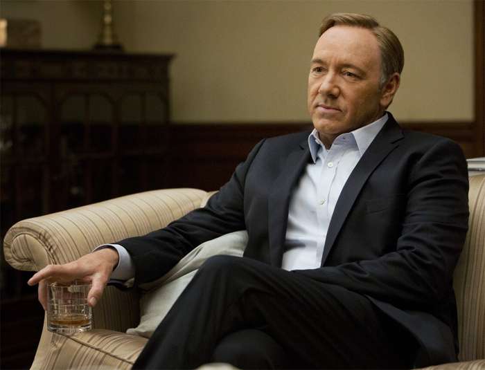 Кевин Спейси на вопрос, в какой бы профессии он еще хотел бы себя попробовать, уверенно отвечает: «В политике»