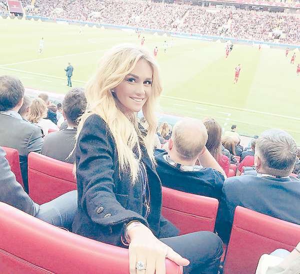 «У нашей сборной мало официальных игр, большинство матчей — товарищеские, а это, увы, другой уровень», - считает Лопырева