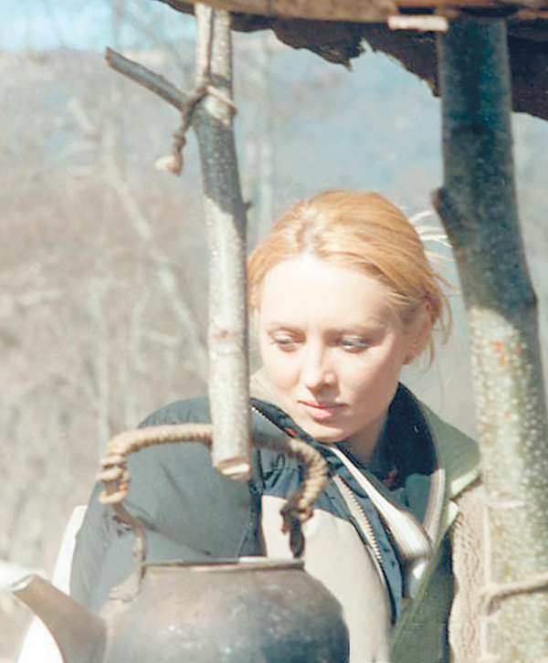 Елене всегда был дорог театр, но после роли в сериале «Тайга. Курс на выживание» (2002) актриса полюбила и кинопроцесс