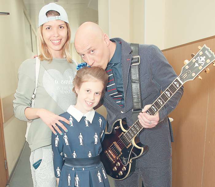 Денис Майданов с семьей