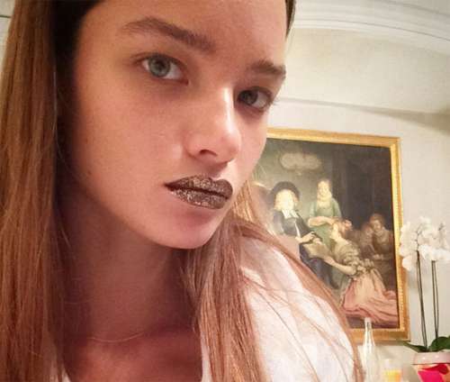 Сияющие губы тоже в тренде