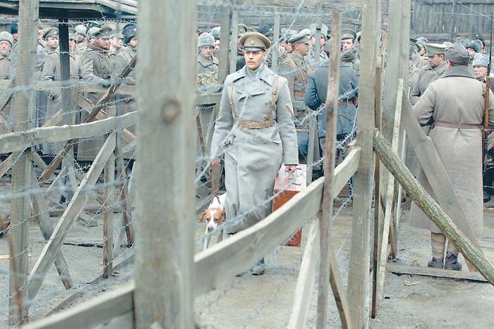 В драме Никиты Михалкова «Солнечный удар» Милош сыграл офицера Белой армии. Актер признается, что хотел бы еще раз примерить военную форму