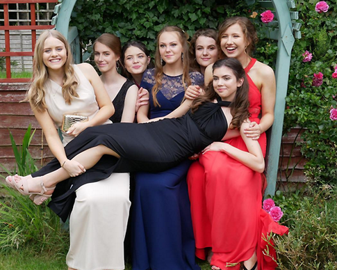 Как выбрать наряд для выпускного: советы дизайнера