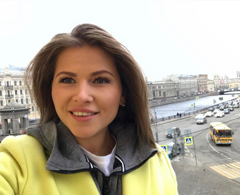 Звезда клипа «Ленинграда» восхитила своими формами