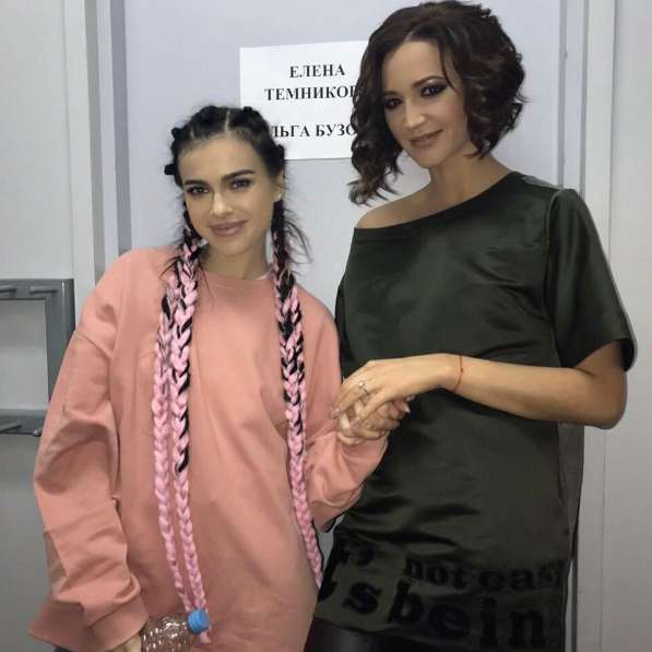 Ольга Бузова и Елена Темникова