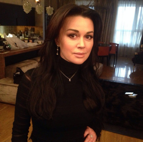 Заворотнюк подозревают в третьей беременности