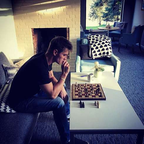 Сам себе и шах и мат