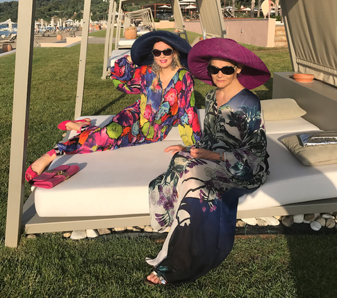 Какие подарки звезды дарят своим мамам