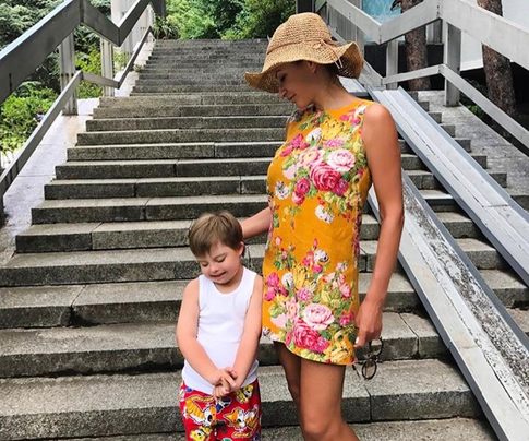 Эвелина Бледанс поделилась семейными фотографиями из отпуска